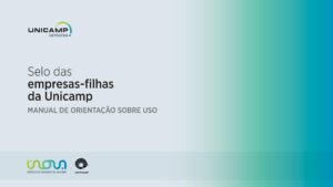 É uma imagem de capa de documento no formato horizontal.O assunto principal é o título de um manual de uso. A paisagem é um fundo com cores claras que degradam para tons de verde-água e azul na lateral direita. Os logotipos da Unicamp Ventures (superior) e da INOVA Agência de Inovação UNICAMP (inferior) estão na lateral esquerda.

A ação é o documento está apresentando o título principal "Selo das empresas-filhas da Unicamp" e o subtítulo "MANUAL DE ORIENTAÇÃO SOBRE USO" em fontes escuras.

Fim de descrição.